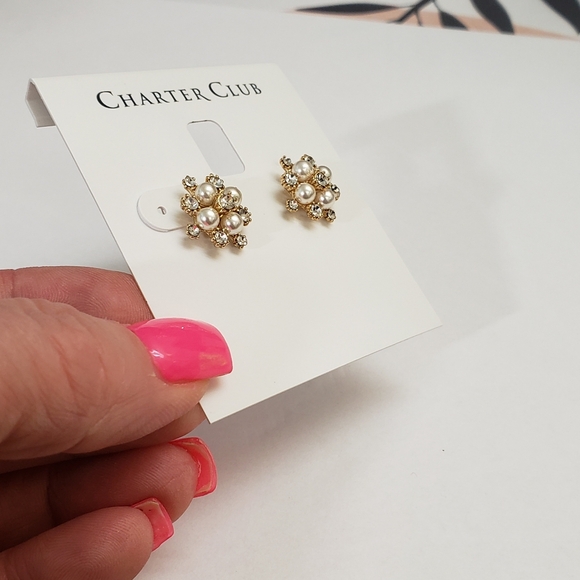 Charter Club, NWT, Gold tone, pearl clear rhinestone cluster pierced earrings - Picture 5 of 10